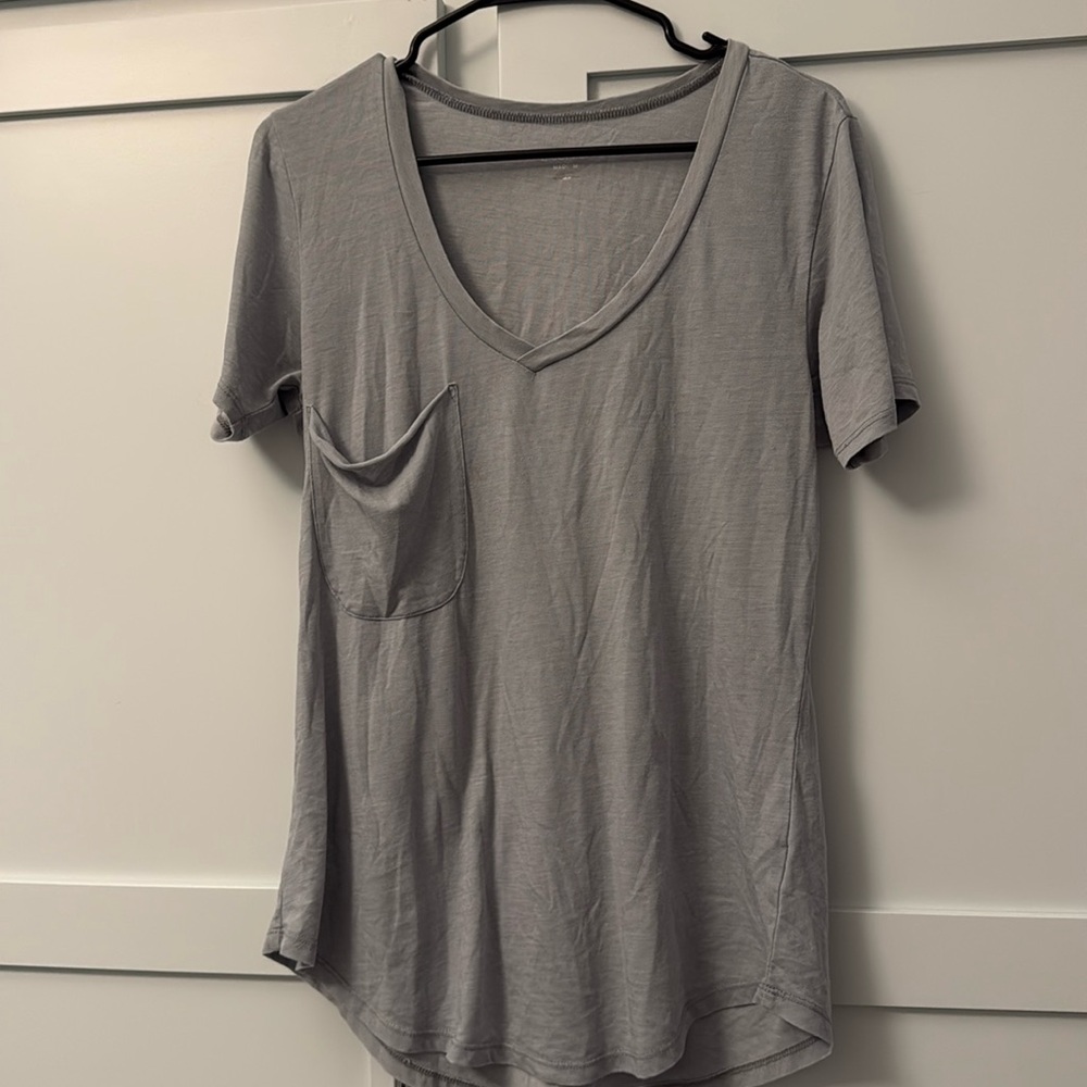 Z Supply relaxed fit V Neck Gray Blue tshirt. Size medium.